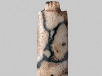 Aeg S 23  Aeg S 23, Neues Reich bis Spätzeit, Einlegearbeit, Marmor, L 3,5 cm, B 0,9 cm, H 0,4 cm : Bestandskatalog Ägypten, Museumsfoto: Claus Cordes